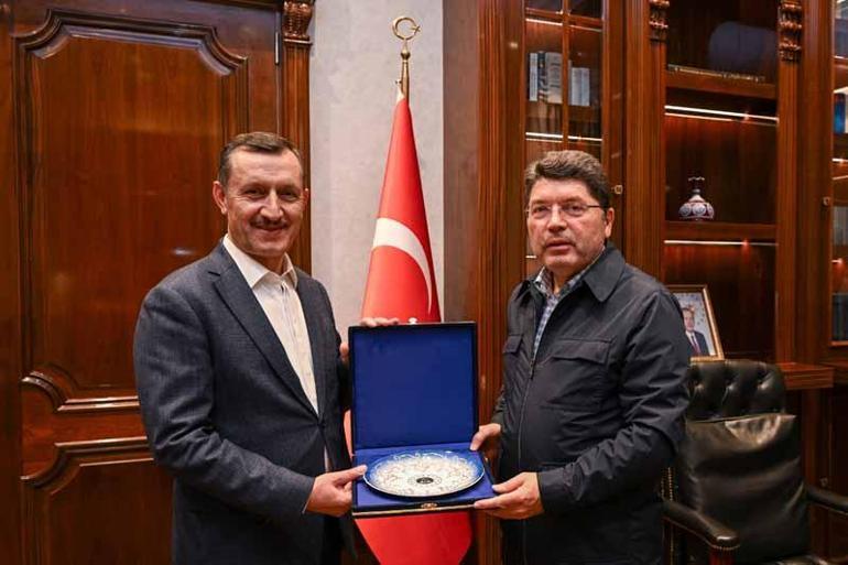 Bakan Tunç, Türkiye’nin Riyad Büyükelçiliği’ni ziyaret etti