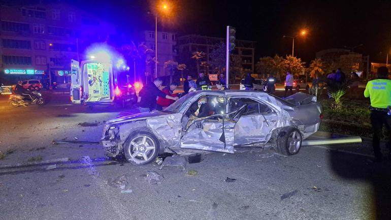 Polisten kaçarken otomobili ile kaza yaptı; 2 yaralı