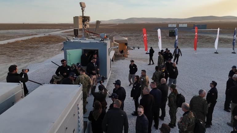 MKEnin ürettiği Tolga hava savunma sistemi, yabancı heyetlere tanıtıldı