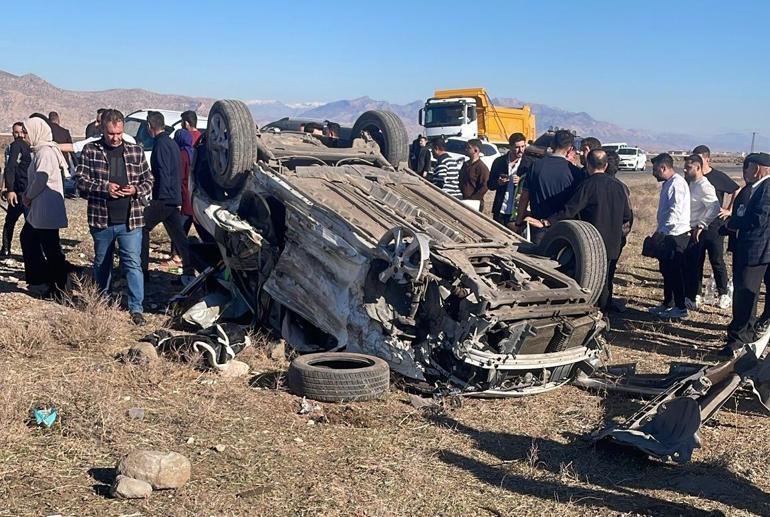 Şırnakta otomobil ile hafif ticari araç çarpıştı: 7 yaralı