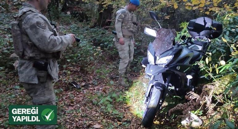 Dükkana giren motosikletli saldırganın berbere ateş ettiği anlar kamerada
