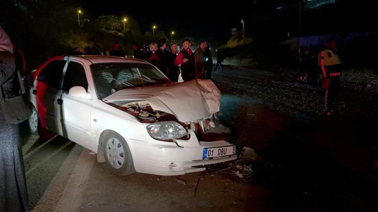 Adanada iki otomobil kafa kafaya çarpıştı: 7 yaralı