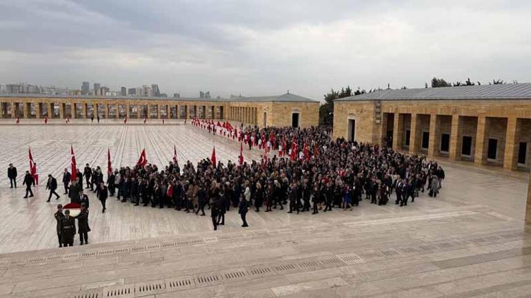 Bakan Tekin, öğretmenlerle Anıtkabiri ziyaret etti