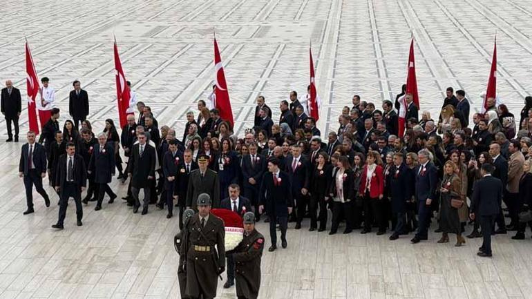 Bakan Tekin, öğretmenlerle Anıtkabiri ziyaret etti