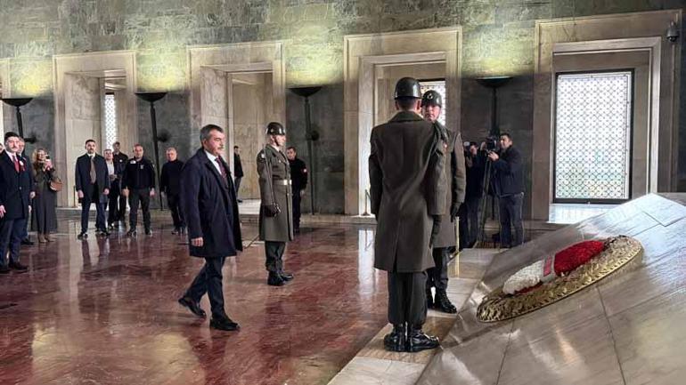 Bakan Tekin, öğretmenlerle Anıtkabiri ziyaret etti