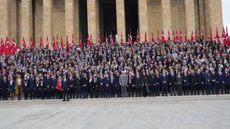 Bakan Tekin, öğretmenlerle Anıtkabiri ziyaret etti