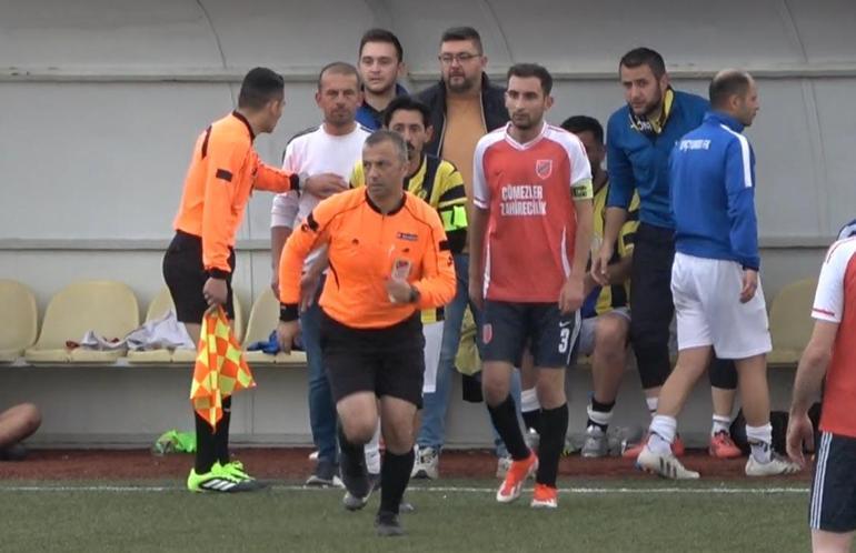 Dili boğazına kaçan futbolcuya, hakemden hayati müdahale