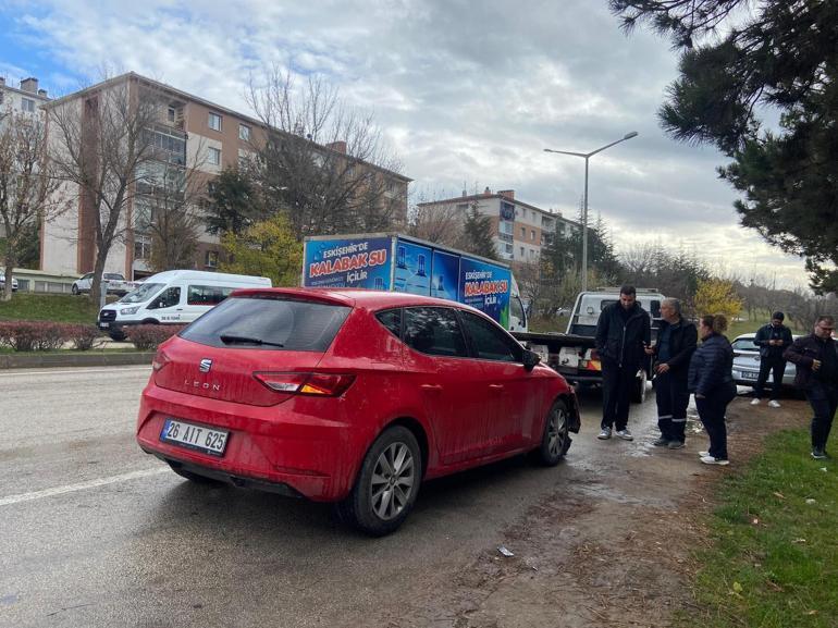 Yoluna karşına geçmek isteyen 2 yaya, iki otomobilin çarpması sonucu öldü
