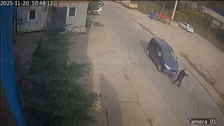 Hafif ticari aracın yayaya çarptığı kaza kamerada