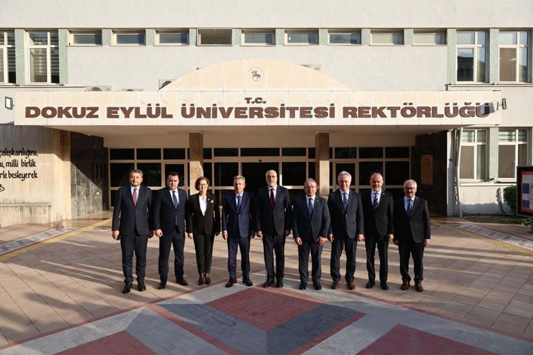 Bakan Işıkhan, İzmirde öğrencilerle bir araya geldi