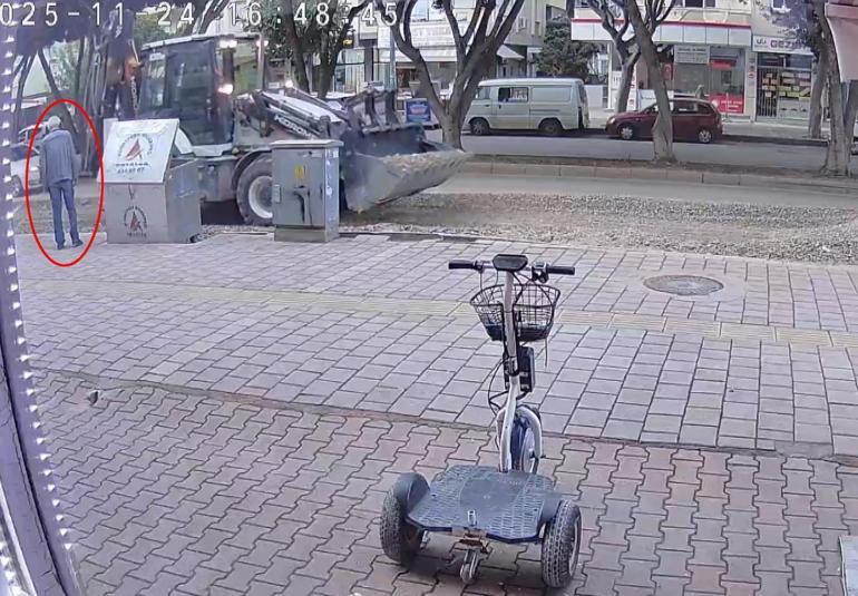 Ekmek almak için çıkmıştı; kepçenin altında kalarak öldü, kaza kamerada