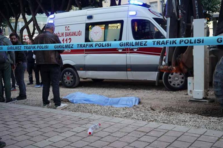 Ekmek almak için çıkmıştı; kepçenin altında kalarak öldü, kaza kamerada