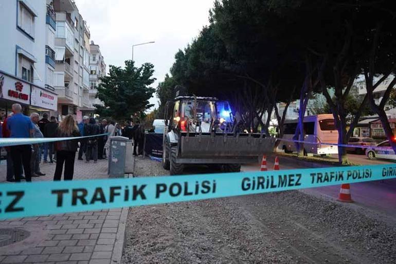 Ekmek almak için çıkmıştı; kepçenin altında kalarak öldü, kaza kamerada