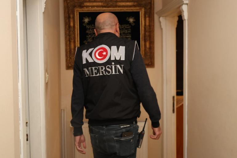 Mersinde gümrükçülere rüşvet operasyonunda 11 tutuklama