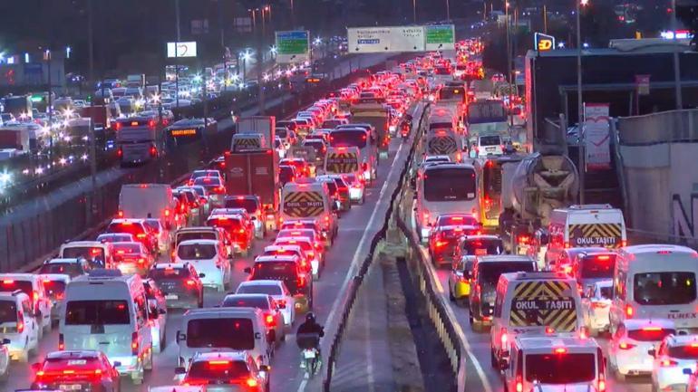 İstanbulda trafik yoğunluğu yüzde 90a ulaştı