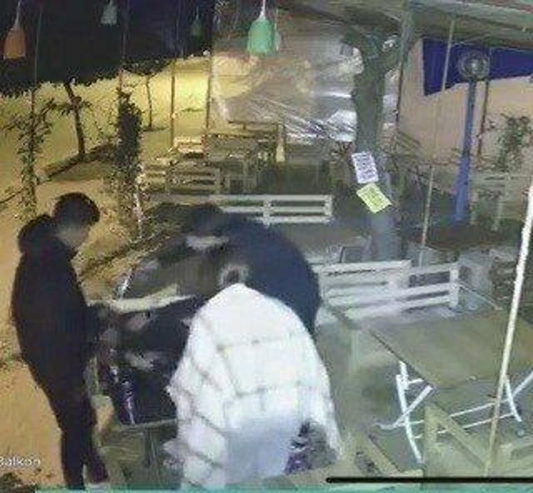 Kafede kız kardeşinin başına tabanca dayayıp, şaka yaptığını öne süren ağabey gözaltında