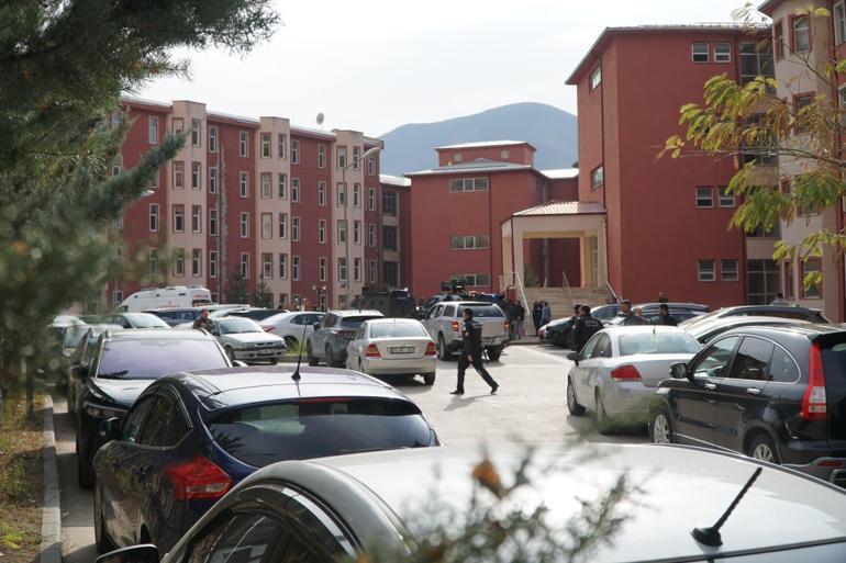 Gümüşhane Üniversitesinde kadın memur silahla rehin alındı, şüpheli ikna edilmeye çalışılıyor