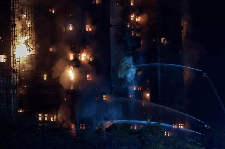 Hong Kongda konut kompleksinde yangın: 13 ölü, 15 yaralı