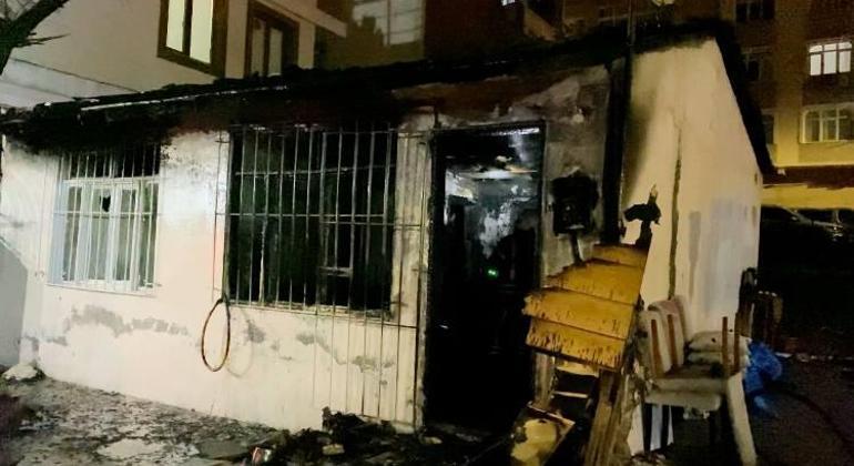 Bağcılarda gecekondu yangını: Anne ve 4 çocuğu dumandan etkilendi
