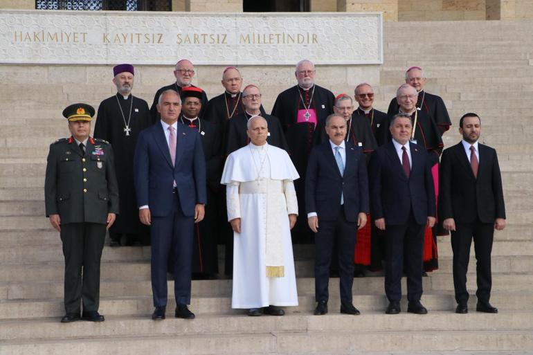 Papa 14üncü Leo, Ankarada