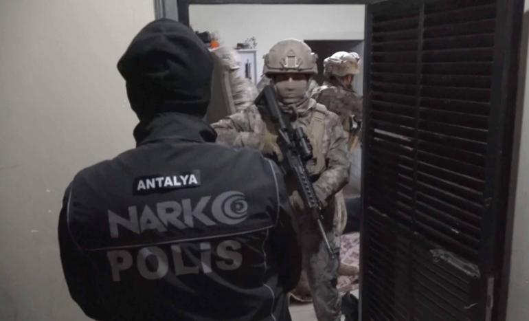 Yerlikaya: 17 ilde düzenlenen uyuşturucu operasyonunda 458 şüpheli gözaltına alındı