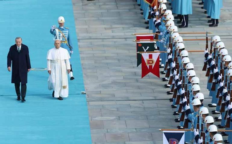 Cumhurbaşkanı Erdoğan, Papa 14üncü Leoyu resmi törenle karşıladı
