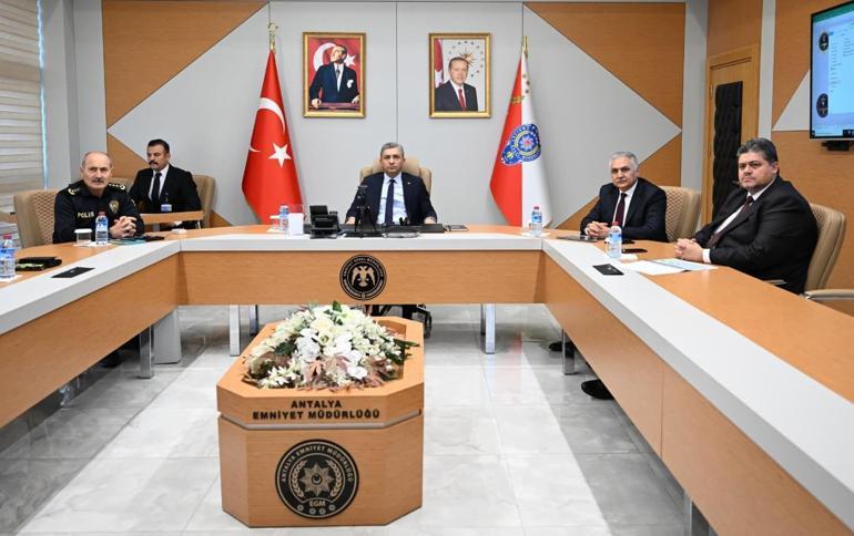 Yerlikaya: 17 ilde düzenlenen uyuşturucu operasyonunda 458 şüpheli gözaltına alındı