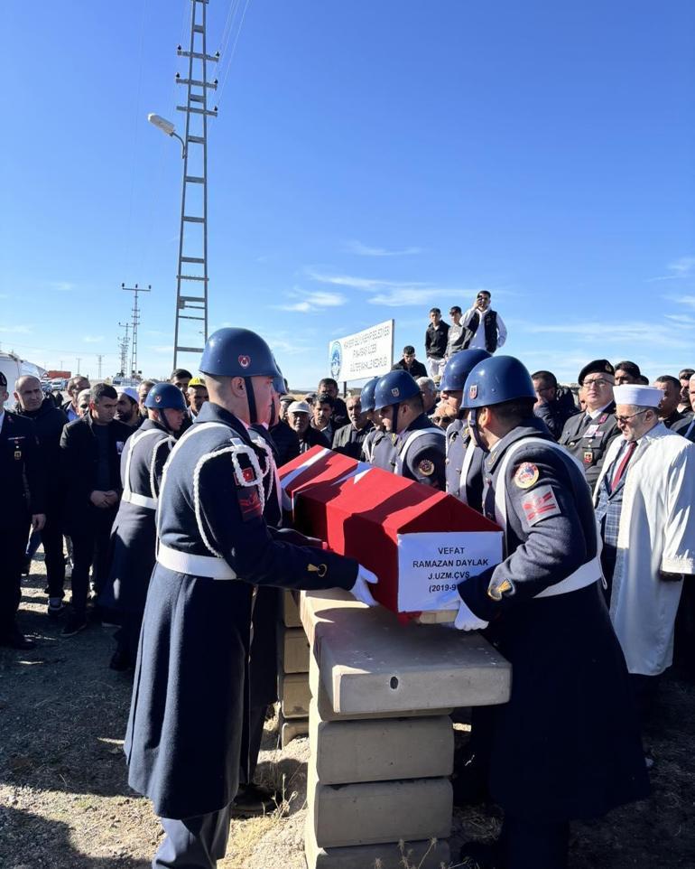 Uzman Çavuş ve 6 aylık hamile eşi, Kayseride toprağa verildi