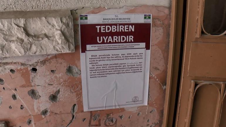 Bahçelievlerde bina yıkılınca ortaya çıktı; 40 sene boyunca iki apartman tek duvarı kullanmış