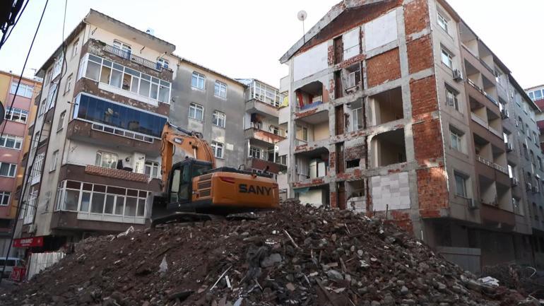 Bahçelievlerde bina yıkılınca ortaya çıktı; 40 sene boyunca iki apartman tek duvarı kullanmış
