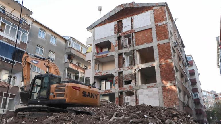 Bahçelievlerde bina yıkılınca ortaya çıktı; 40 sene boyunca iki apartman tek duvarı kullanmış