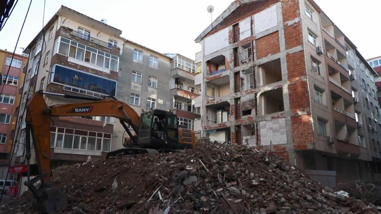 Bahçelievlerde bina yıkılınca ortaya çıktı; 40 sene boyunca iki apartman tek duvarı kullanmış