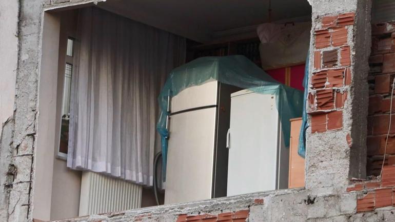 Bahçelievlerde bina yıkılınca ortaya çıktı; 40 sene boyunca iki apartman tek duvarı kullanmış