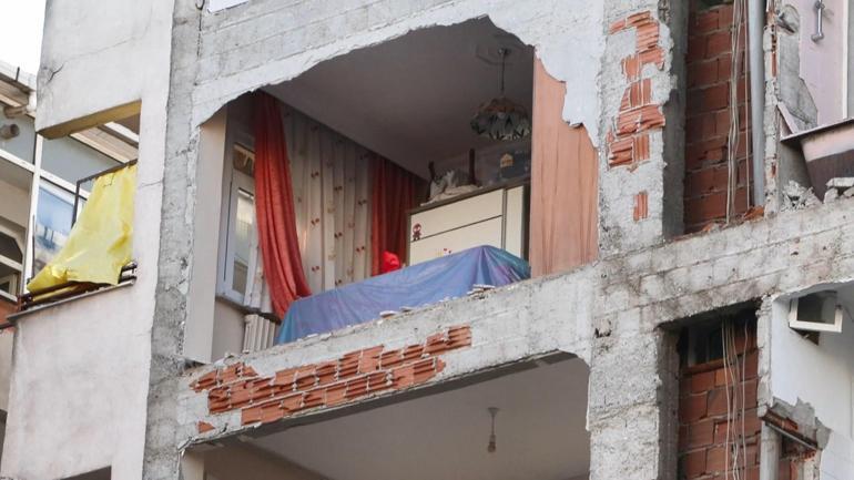 Bahçelievlerde bina yıkılınca ortaya çıktı; 40 sene boyunca iki apartman tek duvarı kullanmış