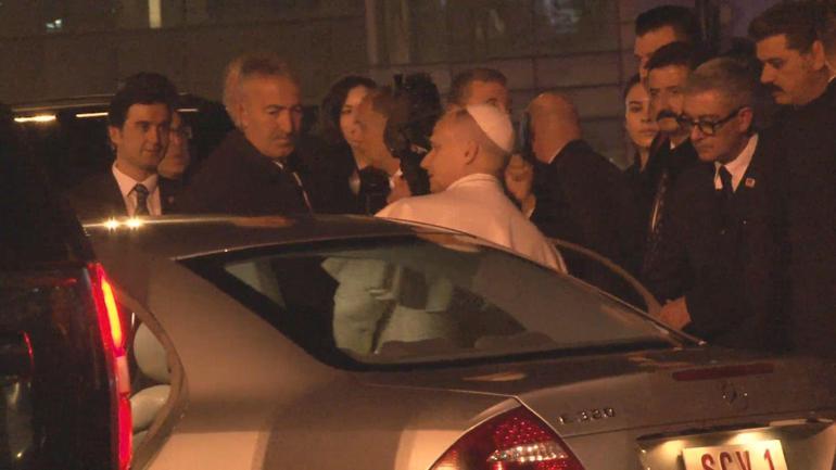 Papa 14. Leoyu taşıyan uçak İstanbula indi