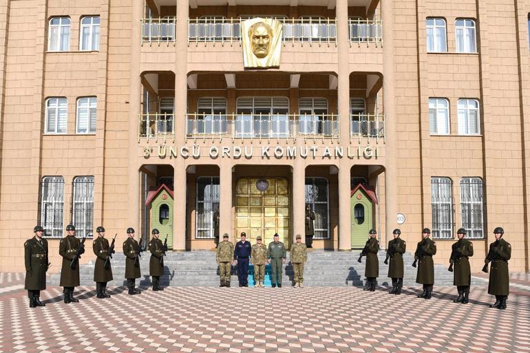 Genelkurmay Başkanı Bayraktaroğlu, 3’üncü Ordu Komutanlığını ziyaret etti