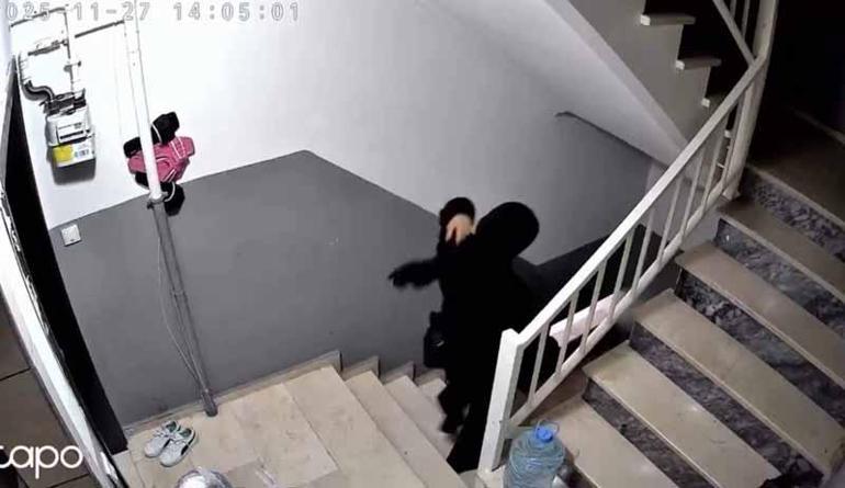 Bahçelievler’de daire kapısını yoklayan kadınlara kameradan seslendi: Sizi görüyorum buraya gelin