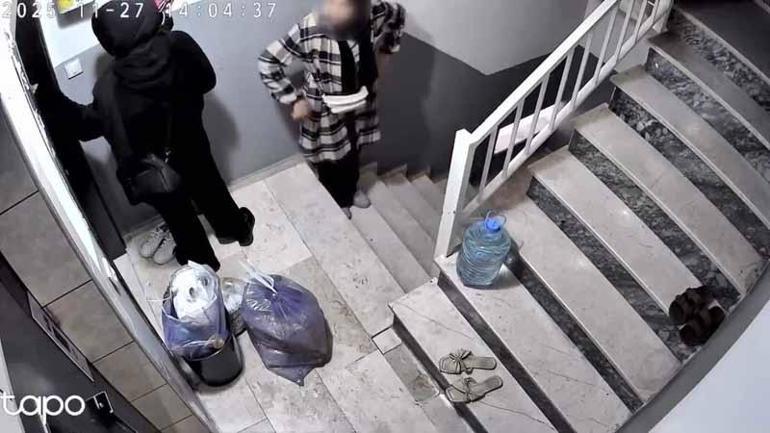 Bahçelievler’de daire kapısını yoklayan kadınlara kameradan seslendi: Sizi görüyorum buraya gelin