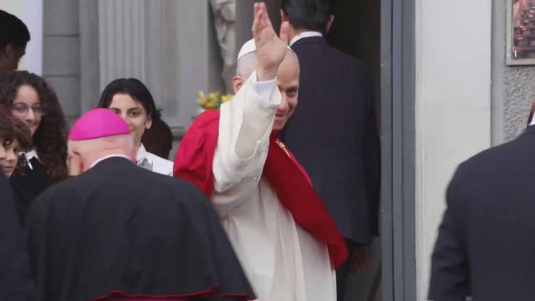 Papa 14. Leo, Saint Esprit Katedralinde ayine katıldı