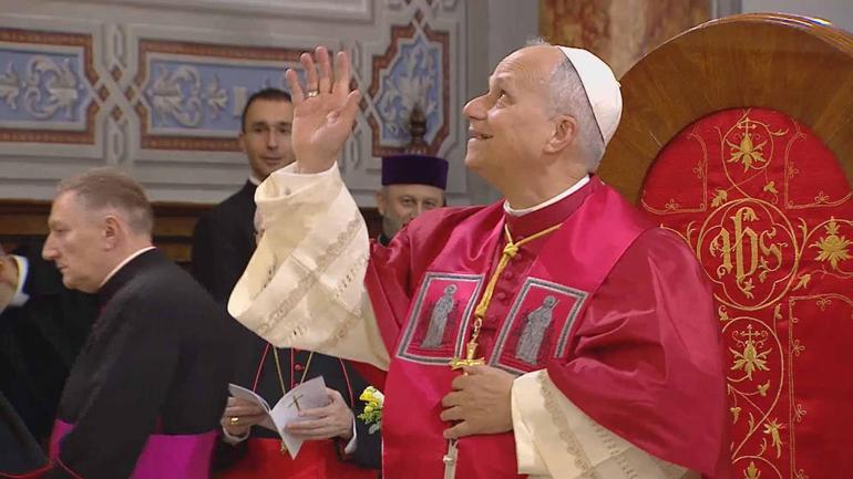 Papa 14. Leo, Saint Esprit Katedralinde ayine katıldı