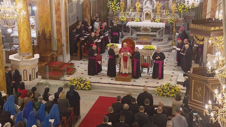 Papa 14. Leo, Saint Esprit Katedralinde ayine katıldı