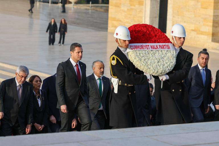 CHP heyeti Anıtkabiri ziyaret etti