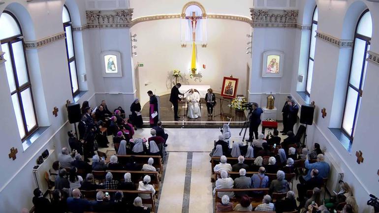 Papa 14. Leo Fransız Fakirhanesi’ni ziyaret etti