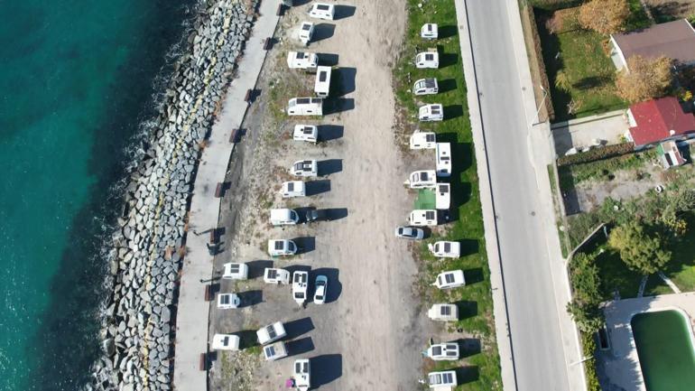 Beylikdüzünde sahil şeridi karavan parkına döndü; mahalleli tepkili