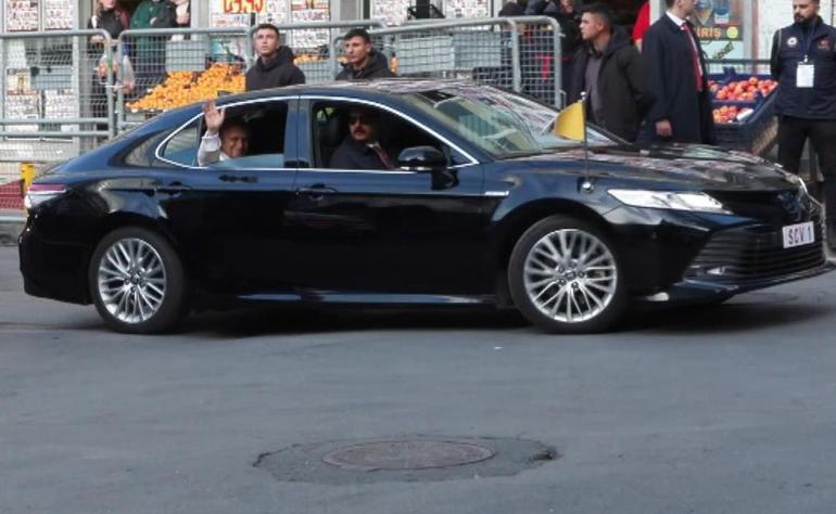 Papa 14. Leo Fransız Fakirhanesi’ni ziyaret etti