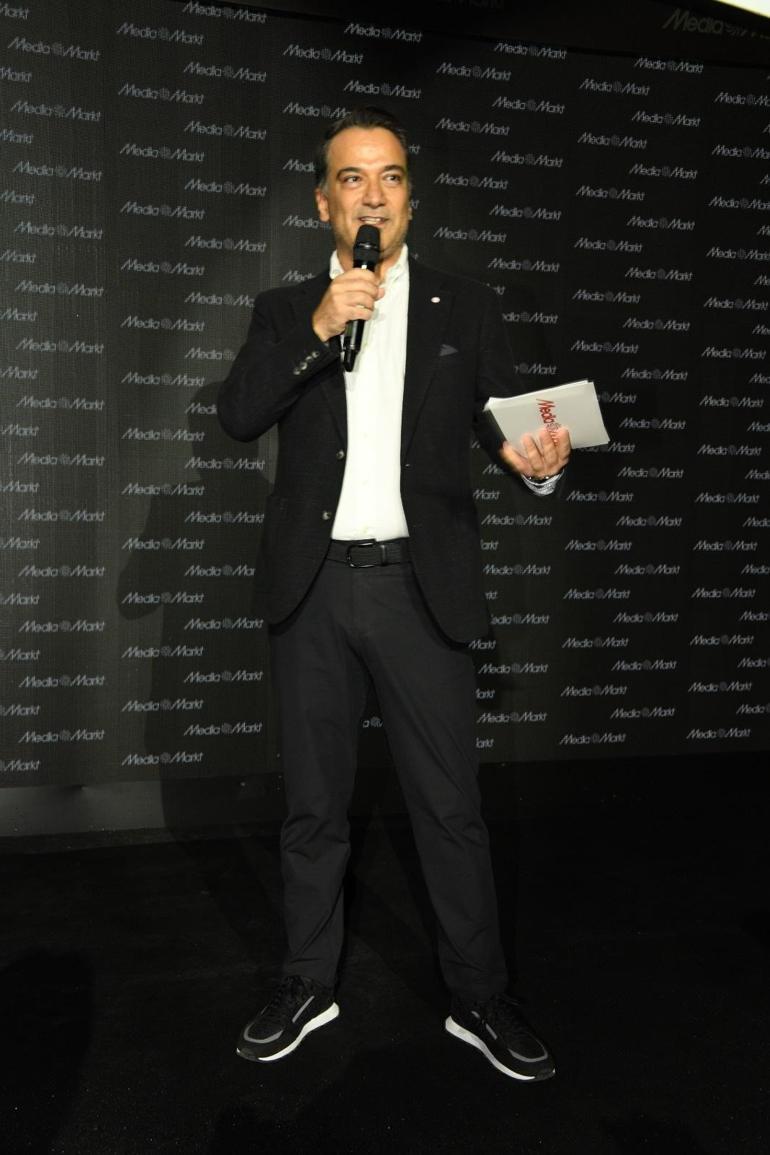 MediaMarkt’ın ‘Rengarenk Şahane Cuma’sını Ezgi Mola ve Berk Keklik başlattı