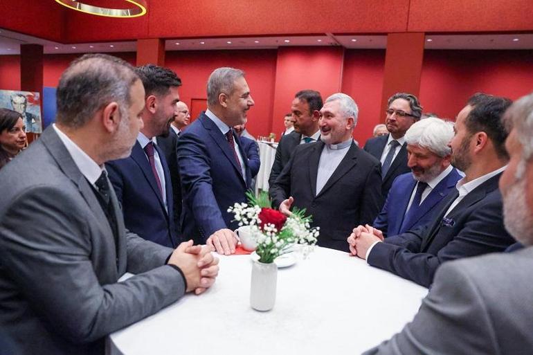 Bakan Fidan, Almanyadaki Türklerle bir araya geldi