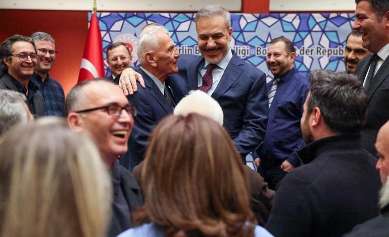 Bakan Fidan, Almanyadaki Türklerle bir araya geldi