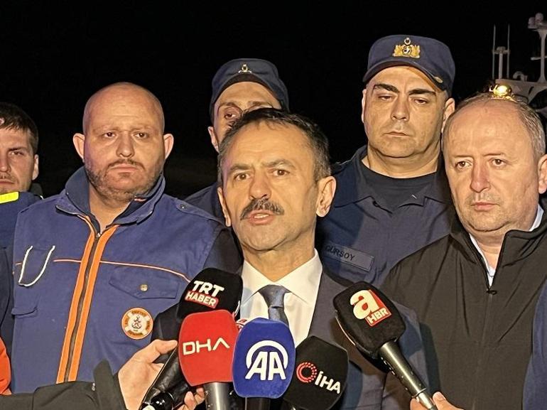 Kocaeli açıklarında gemide yangın; 25 mürettebat kurtarıldı