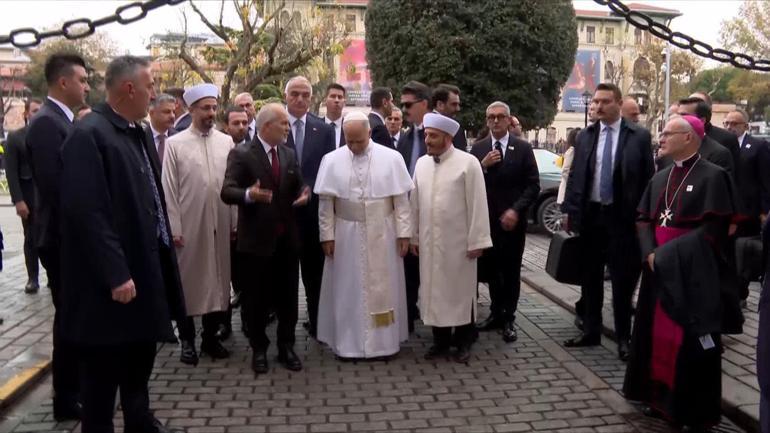 Papa 14’üncü Leo Sultanahmet Camii’ni ziyaret etti